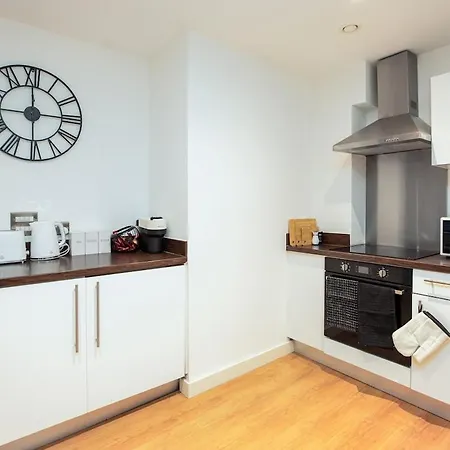 Riverside 2 Bed Private Terrace Sleeps 5 Διαμέρισμα *