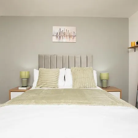 Riverside 2 Bed Private Terrace Sleeps 5 Λιντς