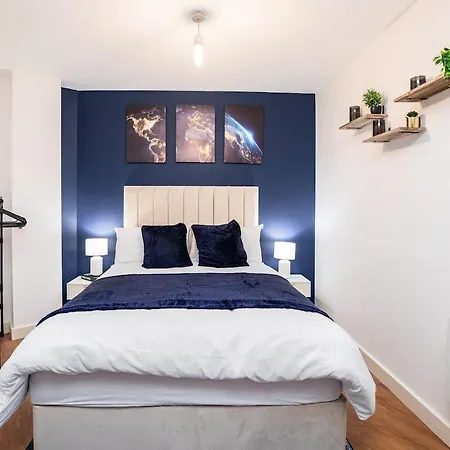 Riverside 2 Bed Private Terrace Sleeps 5 Διαμέρισμα *